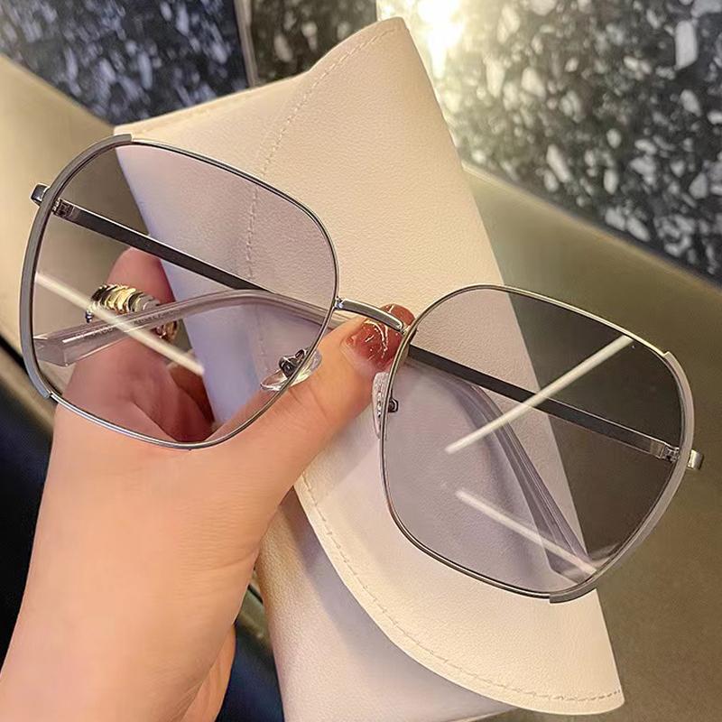 

2025 New Fashion Women Oversized Fashion Sunglasses Classics Travel Shade Sunglasses UV400 Outdoor Sports Men Rectangle Glasses