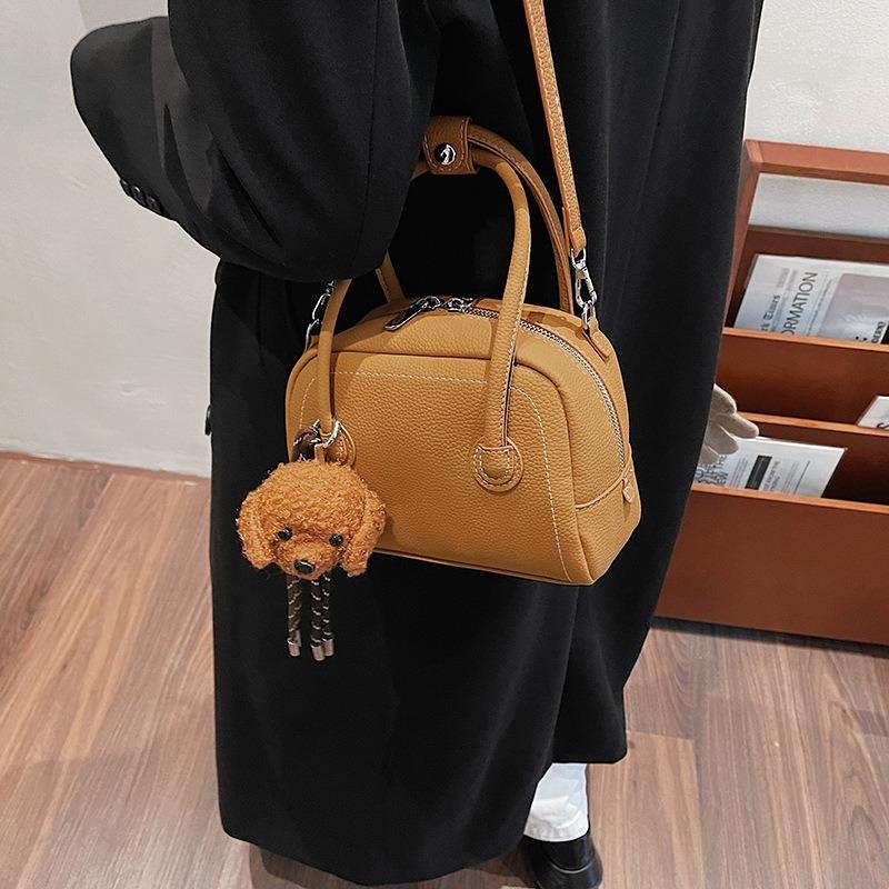 Small bag women's retro new fashion niche design shoulder messenger bag portable pillow bag