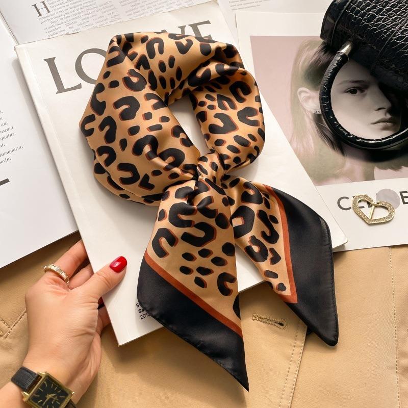 Zhang Ruonan silk scarf women's spring and summer new fashion retro accessories scarf neck high-end small square scarf