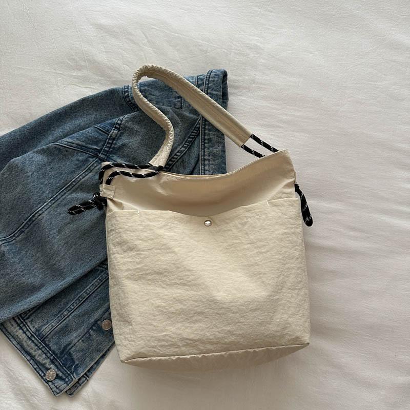 

Літня сумка 2024 р. Жіноча проста і модна сумка-месенджер для поїздок на роботу Жіноча проста повсякденна сумка на плече великої місткості хакі