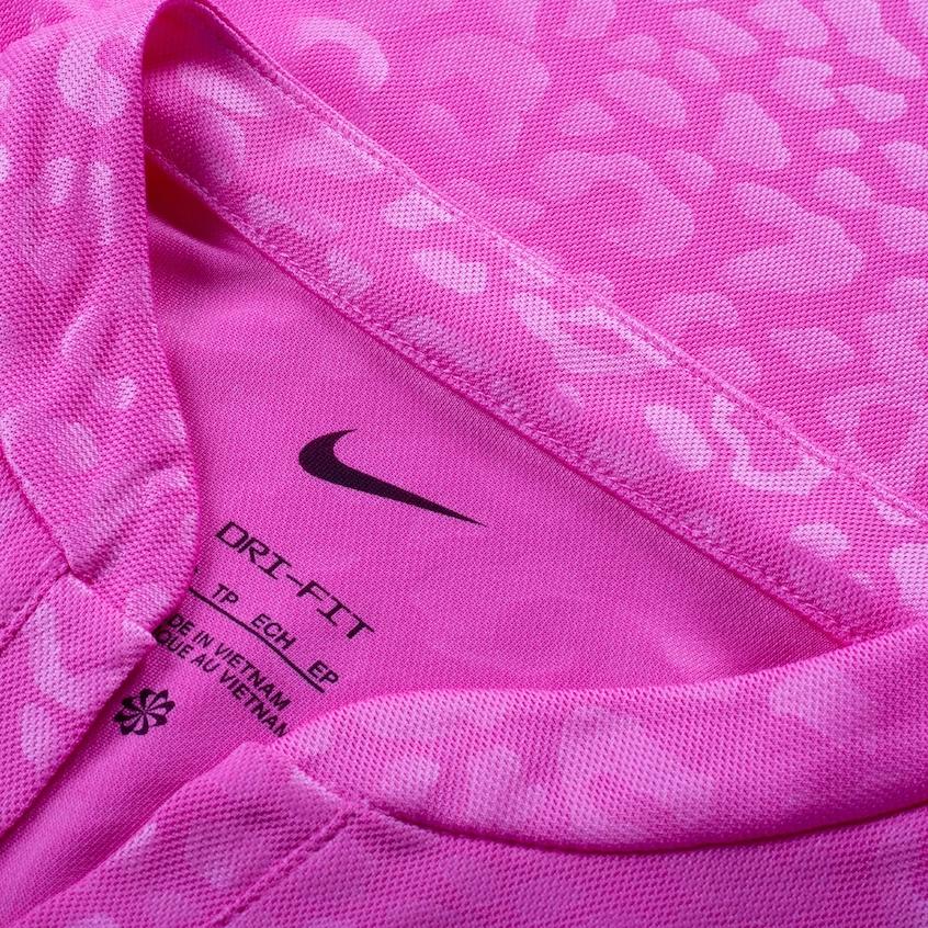 Nike Logo V-Neck Straight Cut Short Sleeve T-Shirt Women Tops Pink DO6768-684