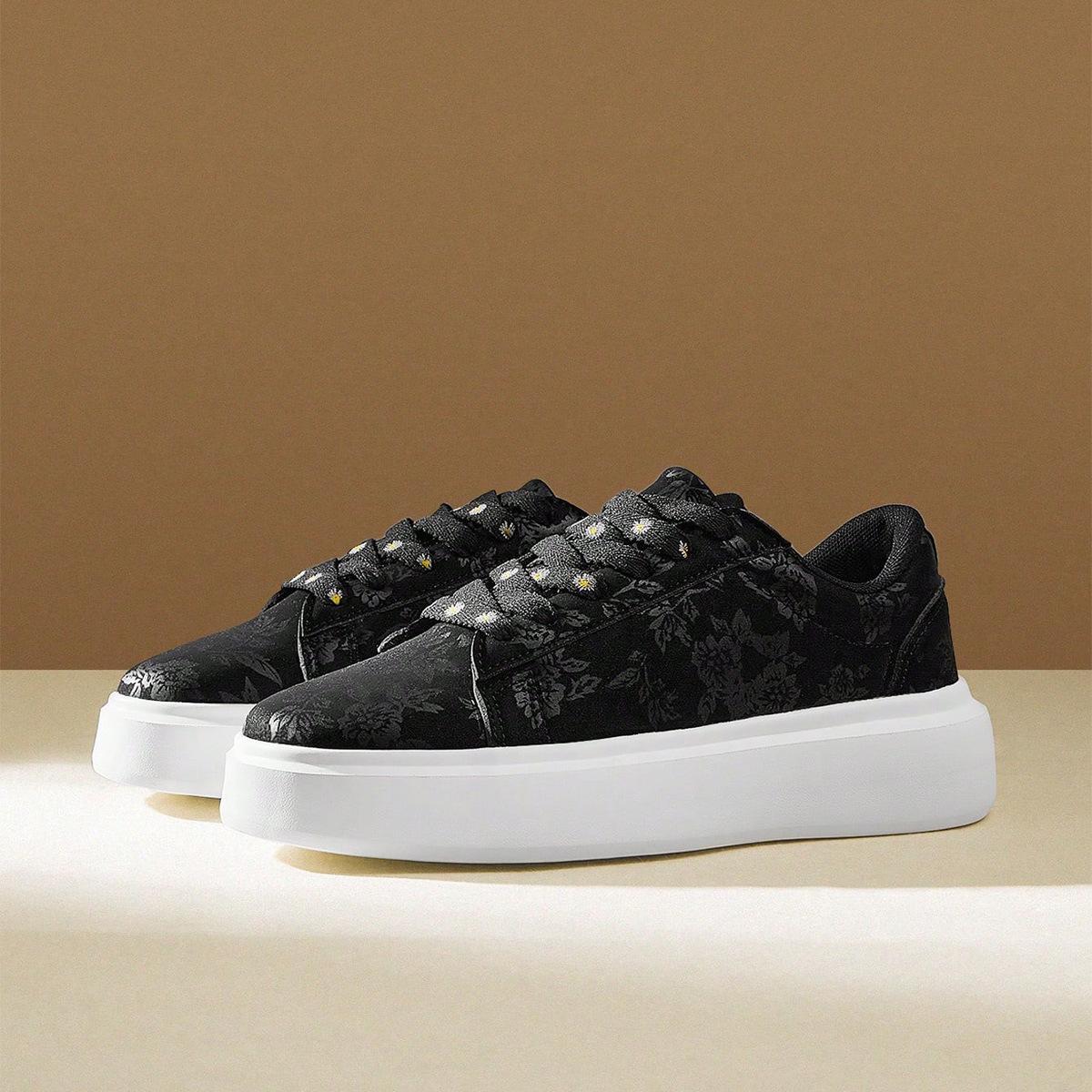 Spring and Autumn new thick-soled casual soft-soled comfortable sports shoes outdoor skateboard shoes 36