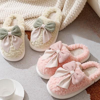 Schleifenförmige Baumwollpantoffeln sind niedlich für Frauen im Herbst und Winter.. Sie haben dicke Sohlen, sind warm und rutschfest.