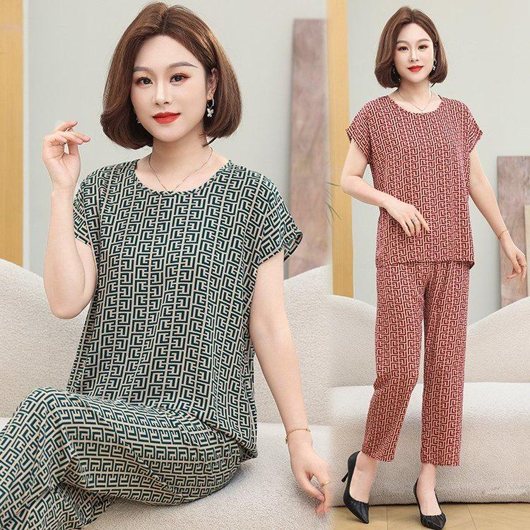 Fashionable Summer Outfit Set for Middle-aged Moms: Stylish Round Neck Short-Sleeve Top & Plus Size Two-Piece Set