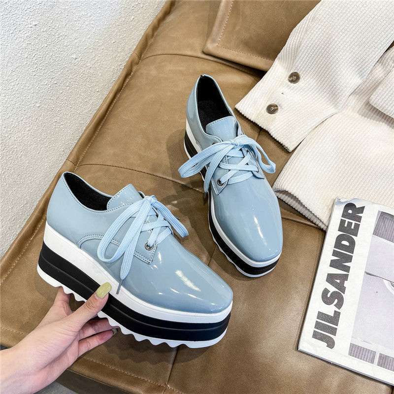 Taglia 35-43, scarpe da donna taglia grande testa quadrata scarpe muffin da donna 41 suola platform versatili stile britannico pelle verniciata stringate mocassini 42