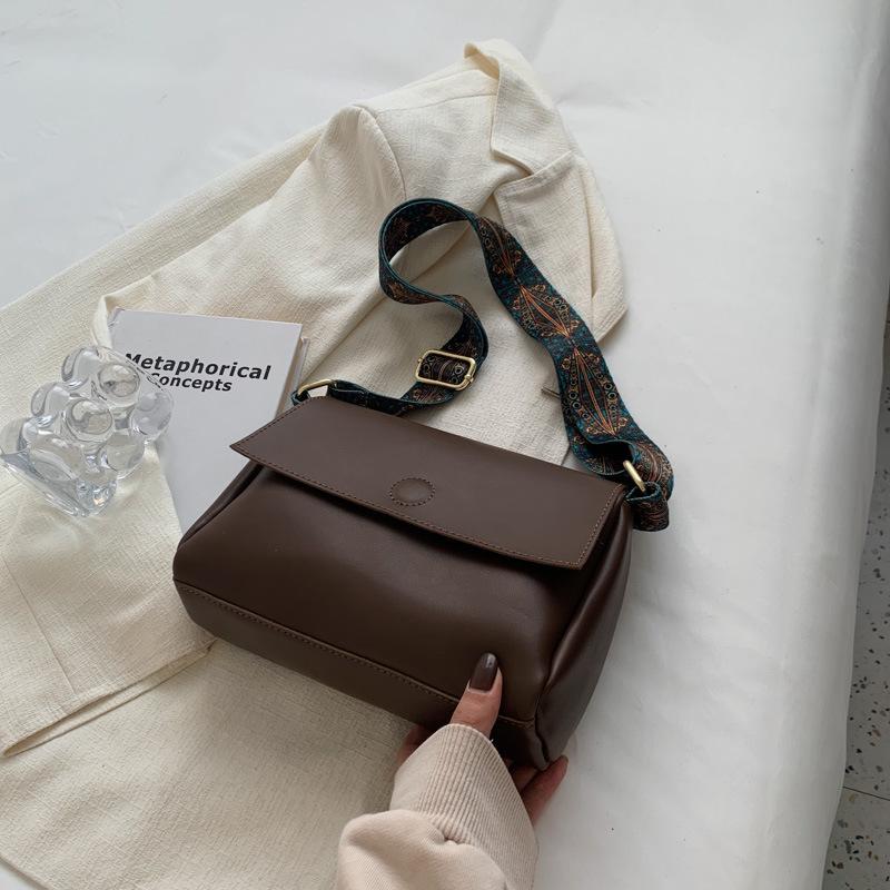 

Сумка Новая Универсальная Женская Сумка Модная Сумка Через Плечо Широкий Плечевой Ремень Маленькая Квадратная Сумка темно-коричневого