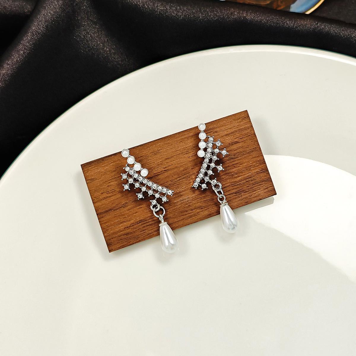 Elegant Water Drop Pearl Earrings with Rhinestones for Women