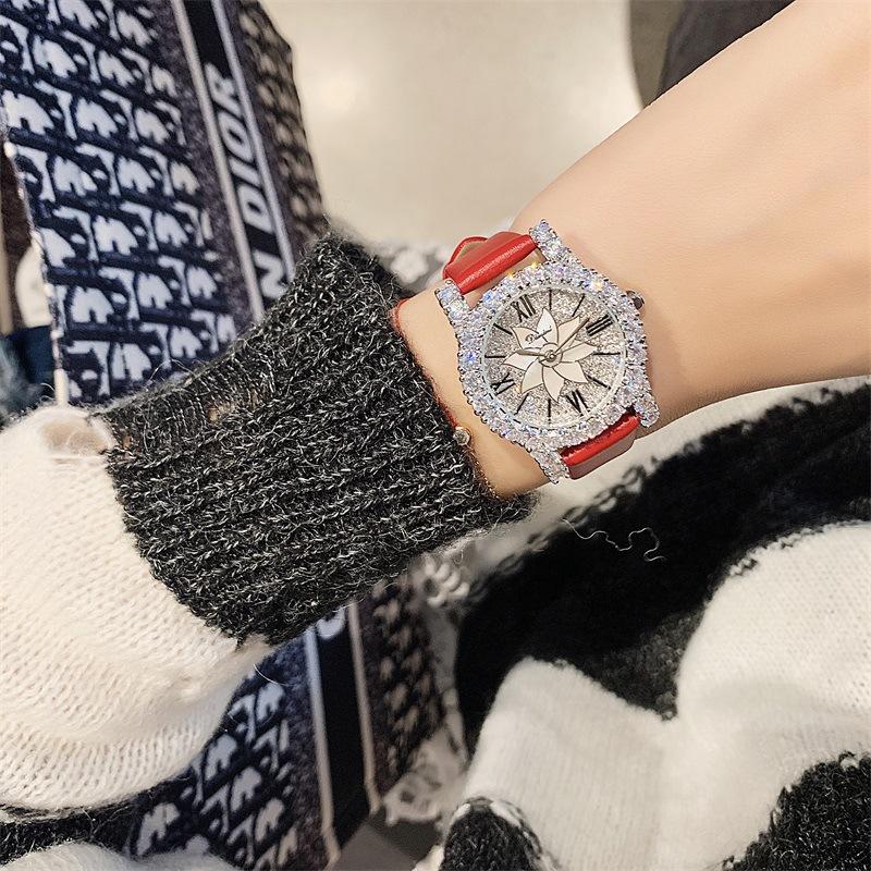 

Новые стильные часы для женщин, модные и универсальные, Baby s Breath, часы со стразами, кварцевые часы, водонепроницаемые женские часы