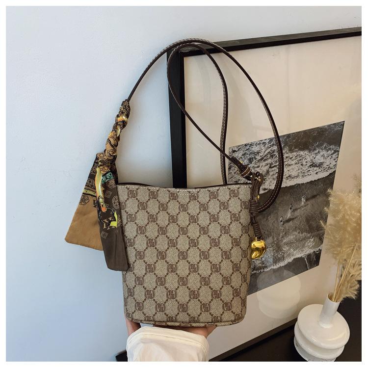 

Светлая роскошь ретро старая сумка-ведро с цветочным принтом большая вместимость высококачественная женская сумка модная светлая роскошь женская на плечо сумка-мессенджер Length 21 Width 10 Height 18 серый