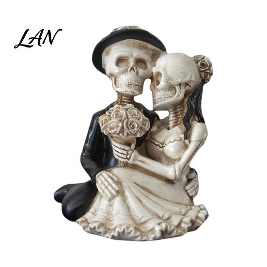 Anniversary Keepsake for Couples Gothic Skeleton Couple Figurine, Spooky Resin Halloween Skull Lover Statue, Day of Themed Desktop Decor The