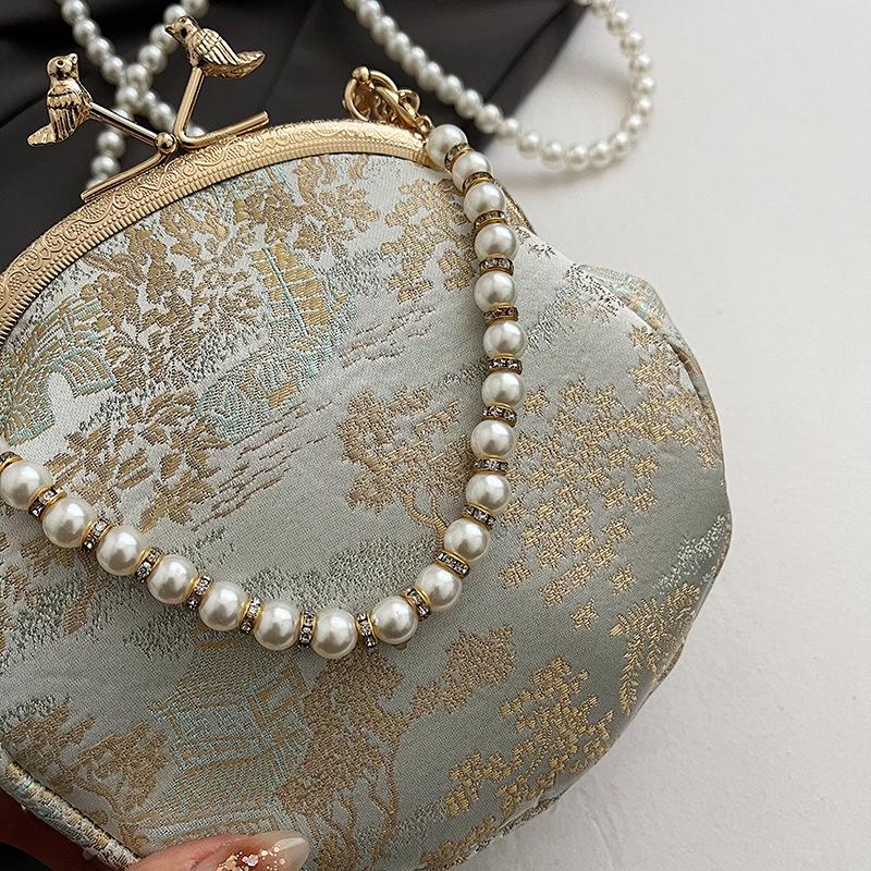 Bag New Spring and Summer Shell Bag with Cheongsam Retro Medium Embroidered Pearl Messenger Bag