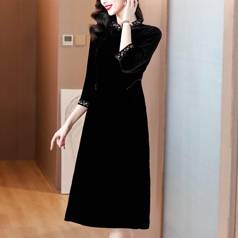 Элегантное шелковое бархатное ципао большого размера: Высококачественное антивозрастное платье в китайском стиле для мам 4XL чёрный