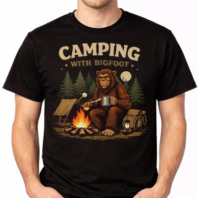 Lustiges Bigfoot T-Shirt – Sasquatch Yeti im Wald Camping Grafikshirt