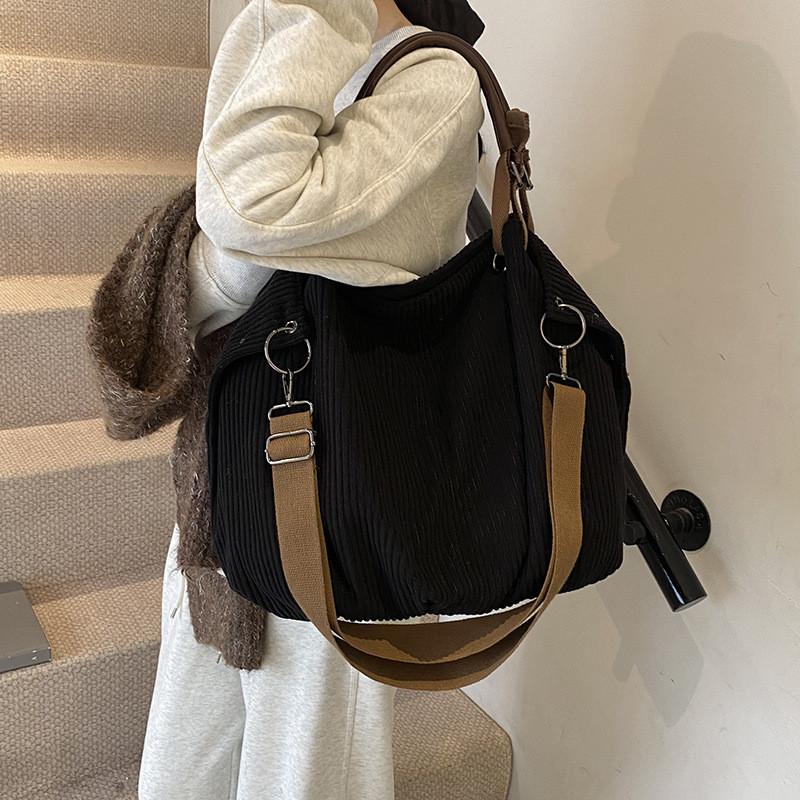 Ielgy High-End Niche Design Handbag Autumn Winter Retro One-Shoulder All-Match Commuter Tote Bag