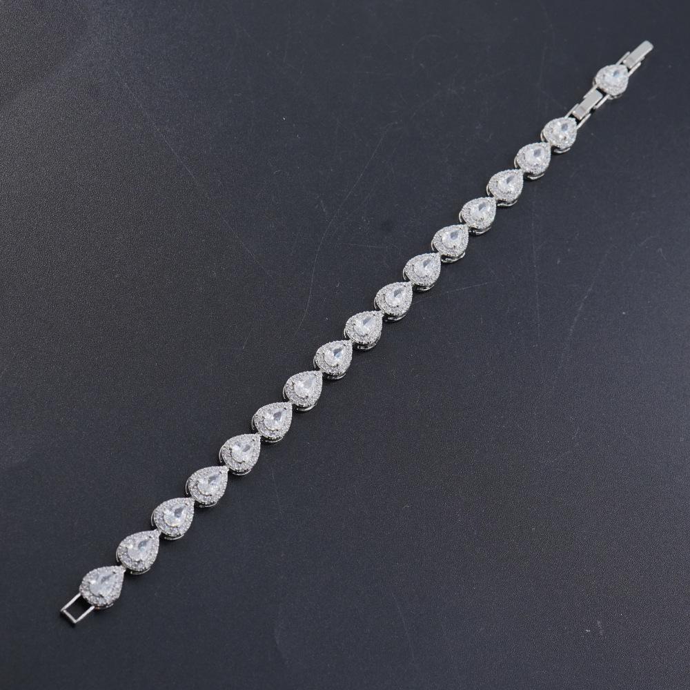 Elegant White Gold-Plated Heart Zircon Bracelet for Women