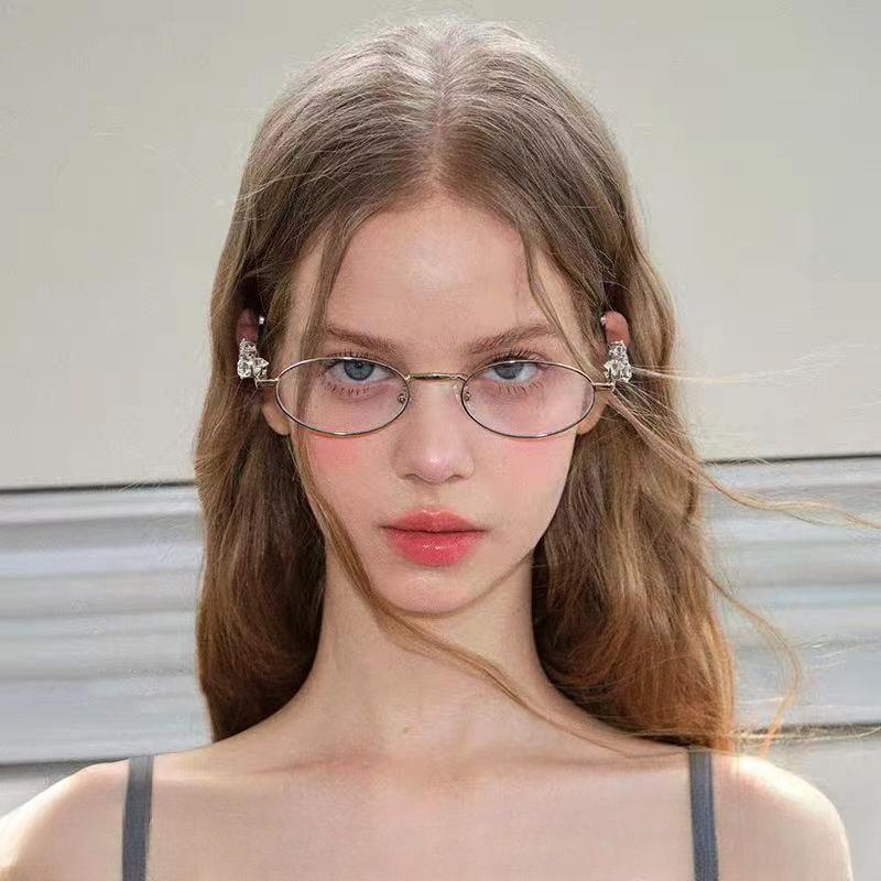 Luxury Diamond Metal Oval Sunglasses for Women Small Frame UV400 Vintage Outdoor Eyewear Goggles
