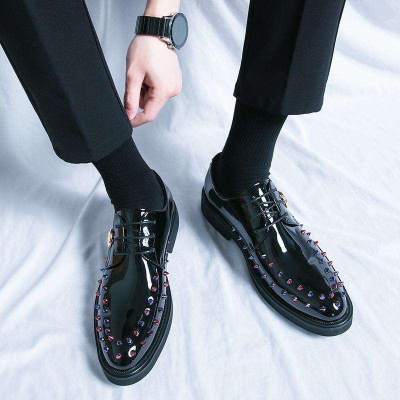 New Designer Men's Dress Mirror Patent Leather Shoes Male Gold Rivet Laced Oxfords Prom Homecoming Party Footwear Zapatos