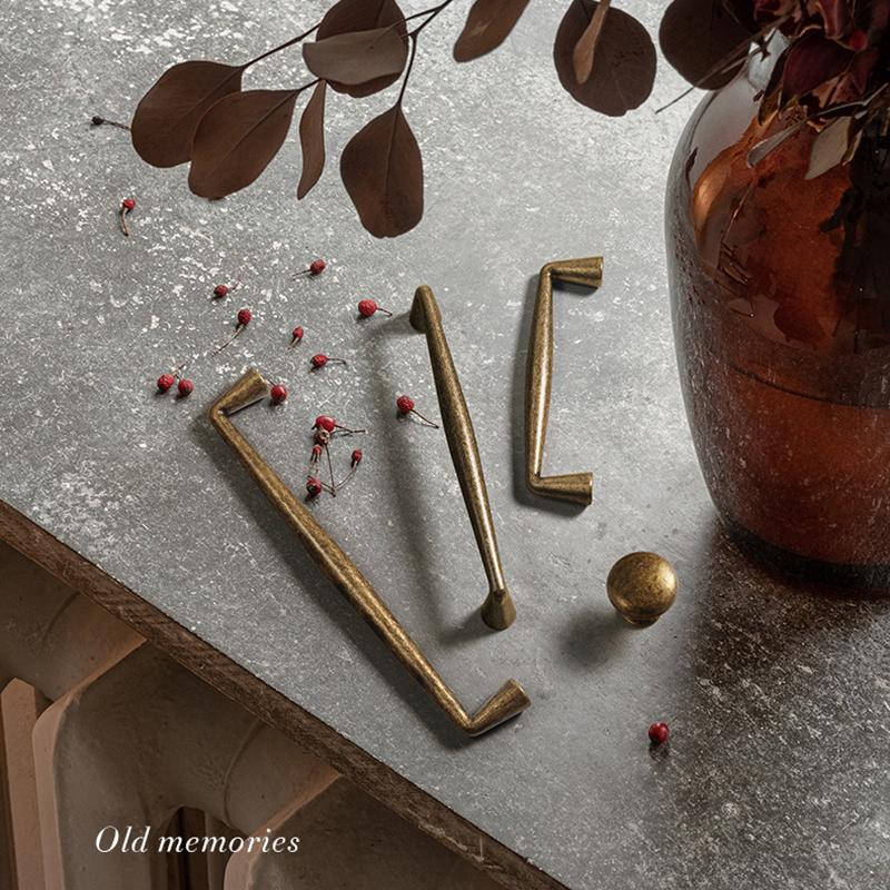 Antique Bronze Vintage Kitchen Dresser Cabinet Handles Simple Light Luxury Wardrobe Drawer Pulls for Cabinet Doors Furniture