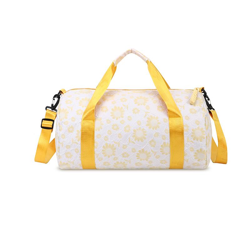 

Маленькая и свежая дорожная сумка с контрастным принтом для хранения праздничных вещей студентов. Багажная сумка. Можно использовать для набора текста.