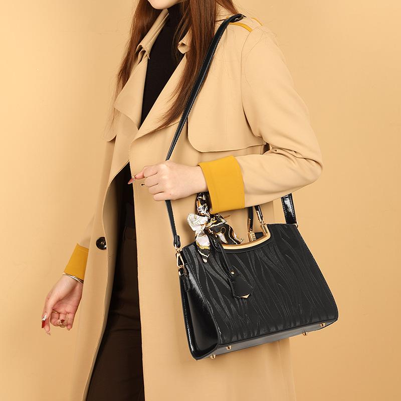 Mother's Day gift tote bag, fashionable and versatile, with a high-end feel, perfect for mom, 2025 spring/summer new model, large capacity handbag