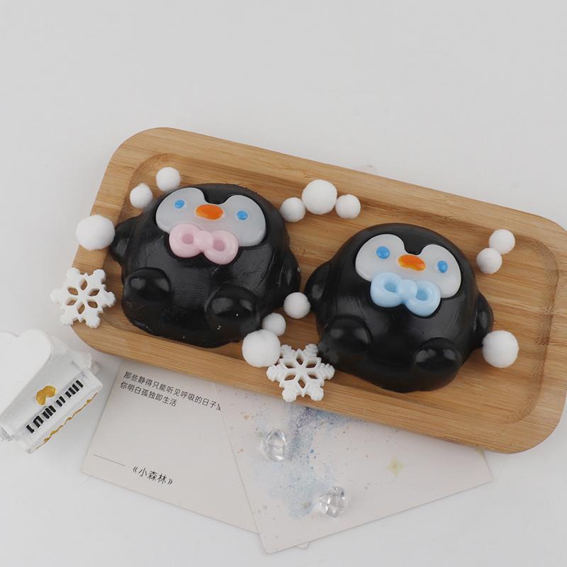 Children's Penguin Squishy Stress Relief Toy - Slow Rebound Decompression Gift