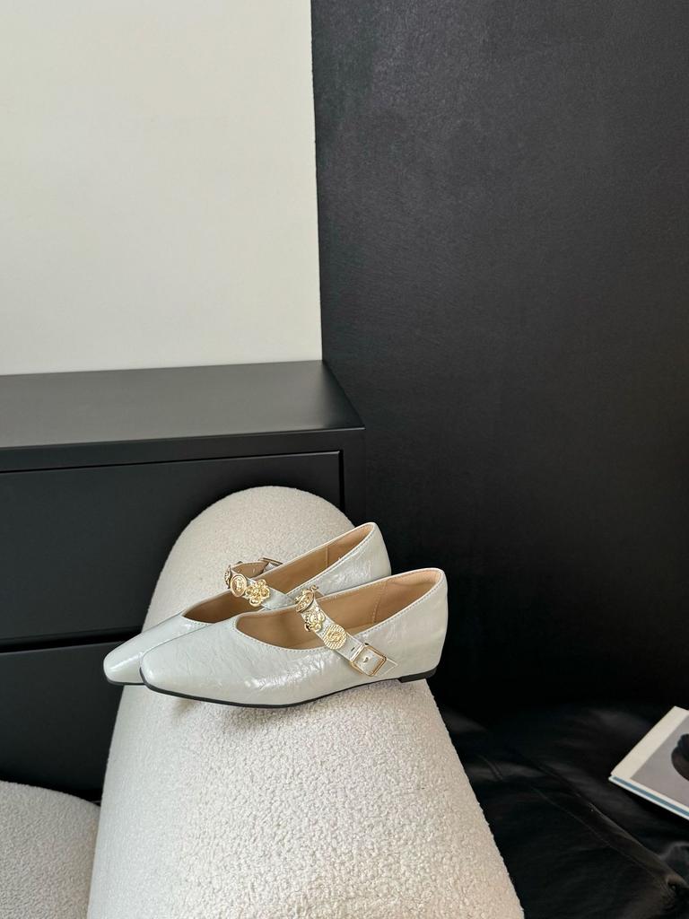 French round head thick heel flat bottom shallow mouth single shoes women's spring and autumn 2025 new versatile one-word buckle with Mary Jane