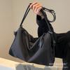 Light Commuter Messenger Big Bag Casual 2025 New Solid Color Fashion Travel Bag Simple Niche Shoulder Stray Bag