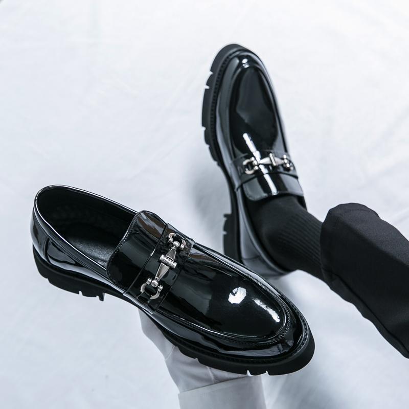 Fashion Korean Style Thick Bottom Tassels Casual Slip on Non-slip Metal Buckle Decoration Fashionable Brand Men's Shoe Tips Loafer Shoes