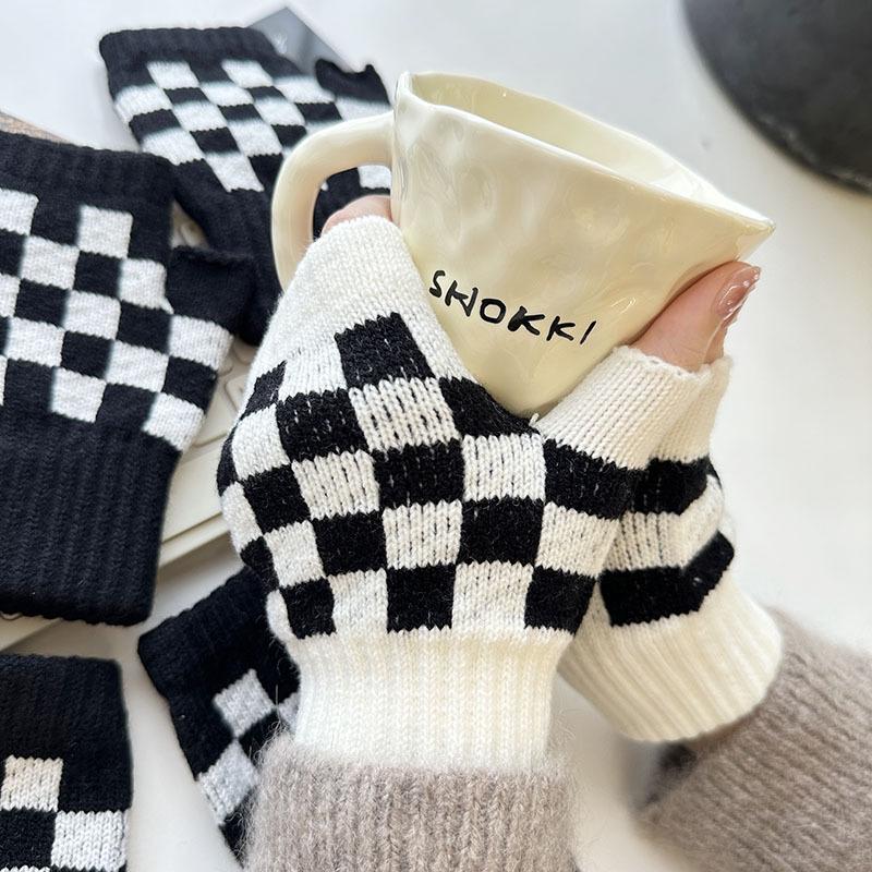 New Black and White Checkerboard Plaid Gloves Half Finger Gloves for Couples Knitted Typable Student Fingerless Warm Gloves