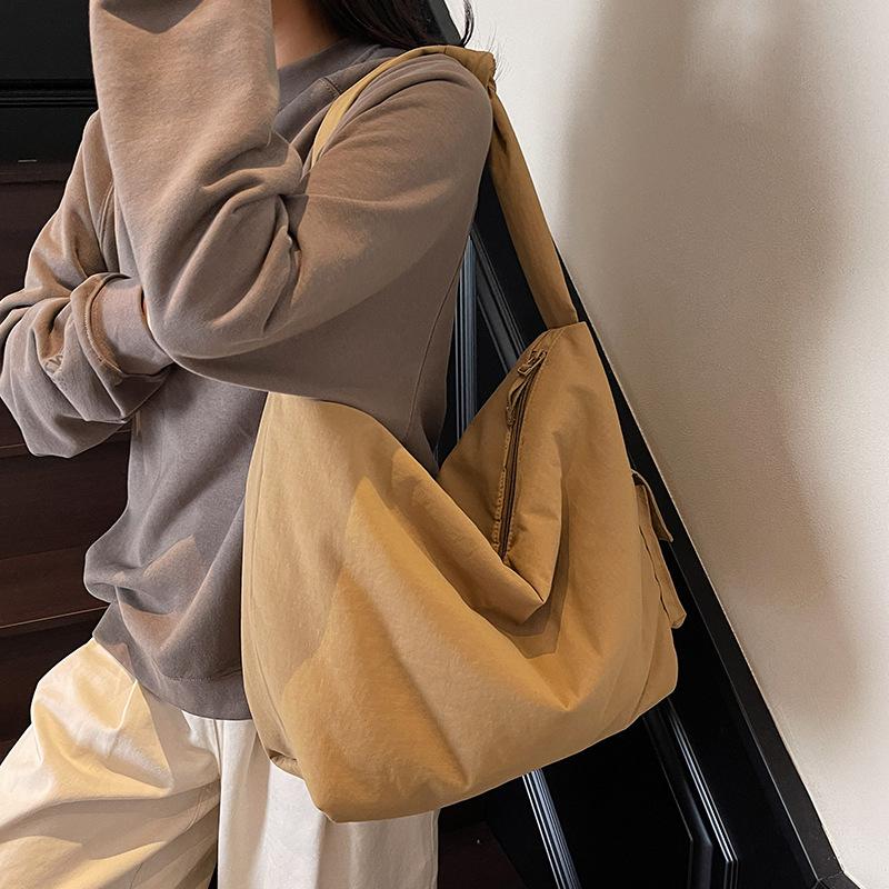 New messenger bag student large-capacity tote bag simple ultra-light nylon bag versatile soft waxy shoulder bag