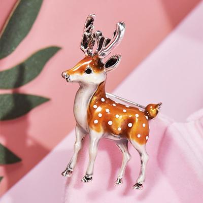 Cute Deer Brooch Female Retro Personality Elk Brooch Temperament Anti-Light Pin Christmas Accessories