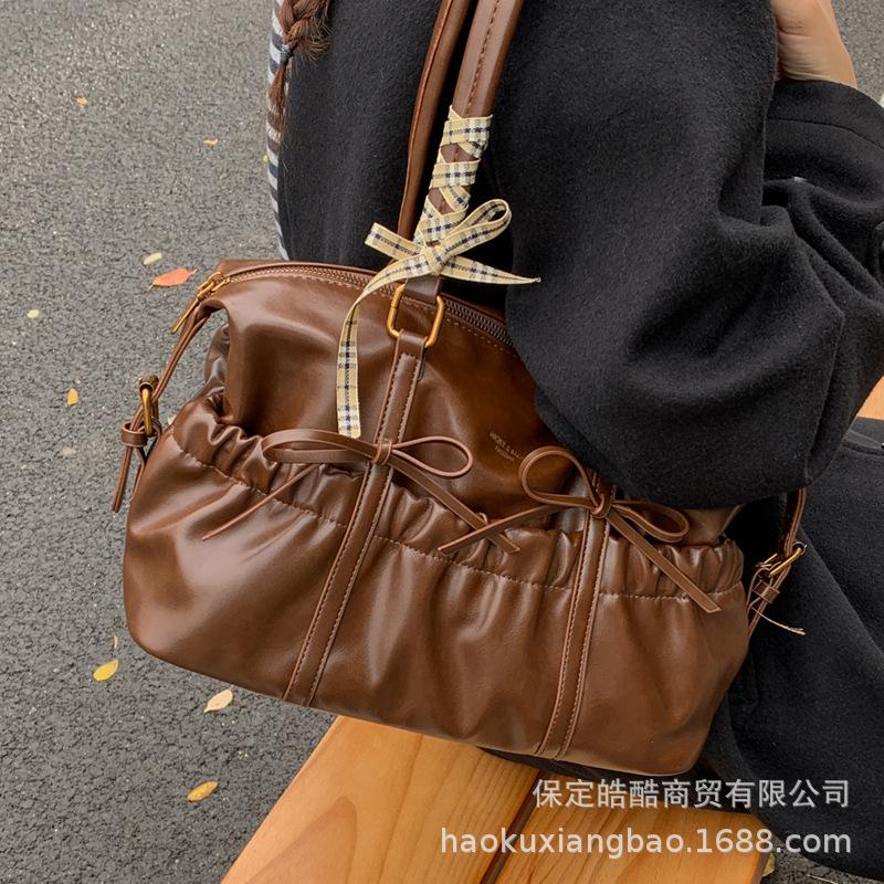 Casual versatile niche pleated bag women's 2025 new fashion shoulder underarm bag commuter tote bucket bag