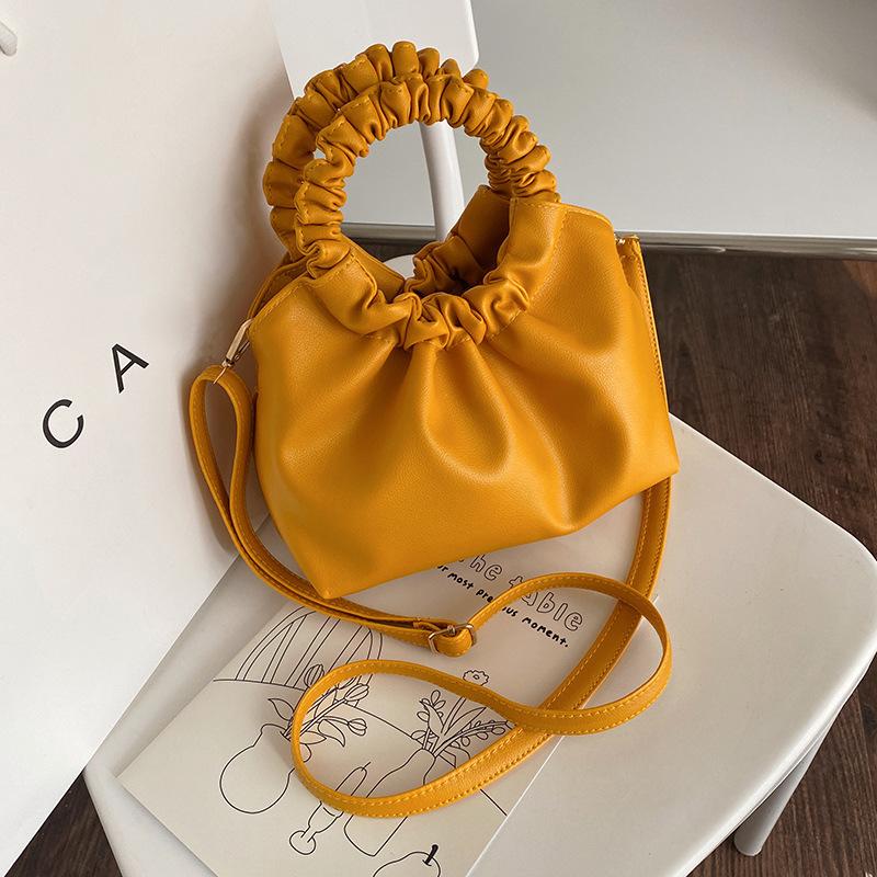 Bahar pilili bulut çanta kadınlar için yumuşak deri omuz askılı çanta moda markalar Crossbody çanta tasarım çanta
