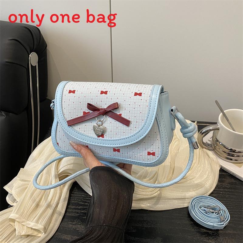 Pu Small Heartdesign Clutch Bag With Magnetic Closure For Daily Use