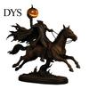 Einzigartige Weihnachtsgeschenke Beleuchtete Kopflose Reiter Statue, Aufleuchtendes Reitpferd Warmer Dunkler Horror Stil Dekorationen Leuchtende LED Kürbiskopf Skulptur