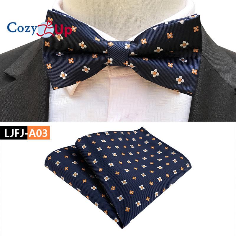 Costum Din Două Piese Papion Paisley Și Batista De Buzunar