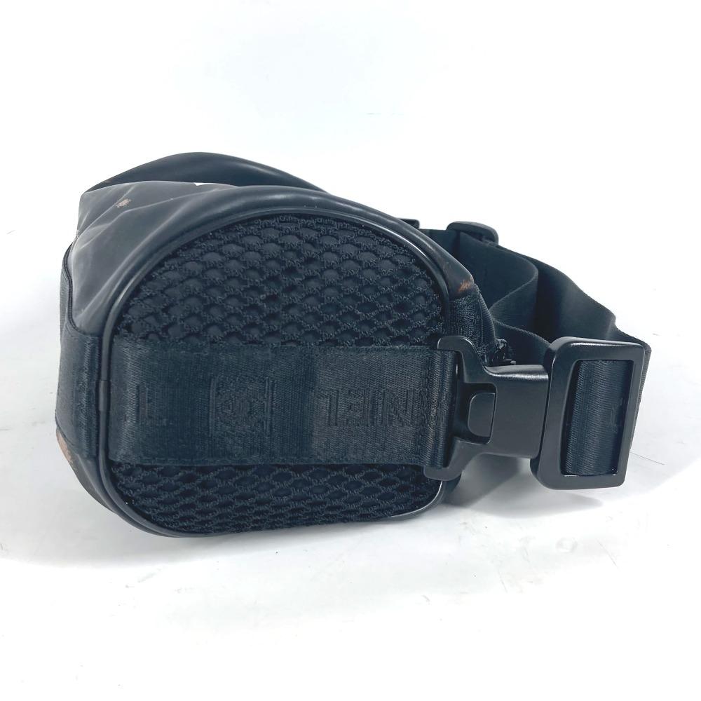 Chanel Bolsa de Ombro Cilíndrica com Logo Esportivo borracha Preto/Branco