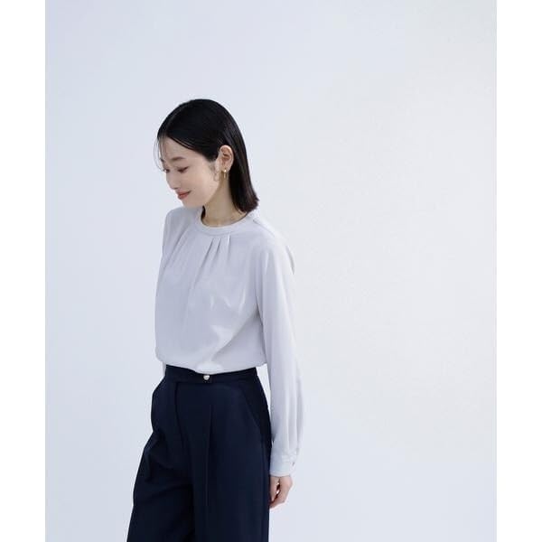 Natural Beauty Basic Tuck Design Blouse Women's Off-White