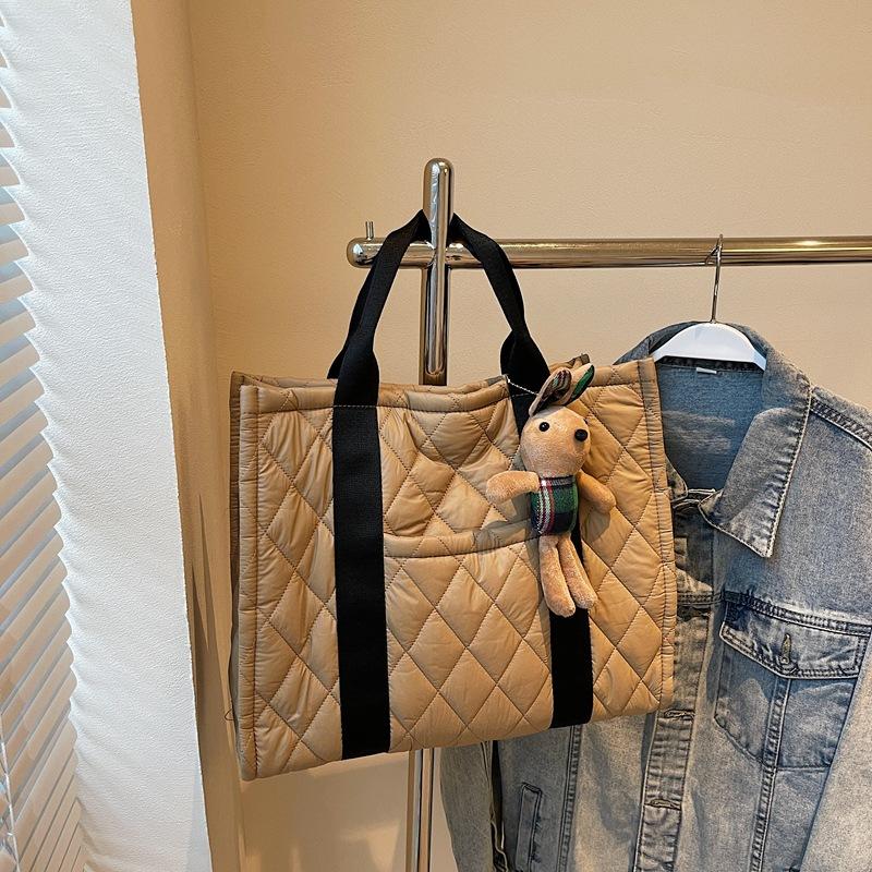 

Осенне-зимняя текстура ромба, повседневная, 2025 новая тенденция, модная вышивка нитью, большая вместимость, хлопковая одежда, плечевая переносная сумка-тоут Without pendant хаки