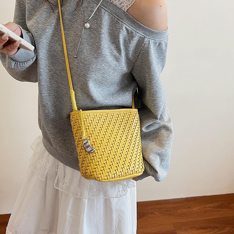 Summer woven small bag women's new fashionable exquisite shoulder bucket bag niche messenger bag