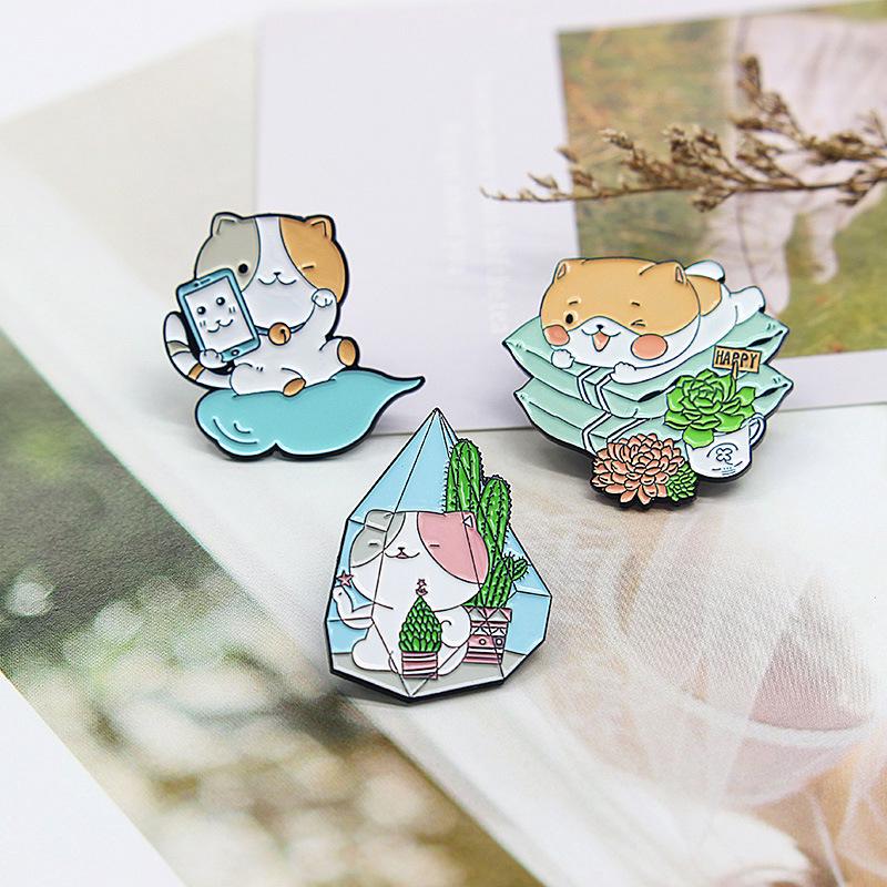 Cute Cat Star-Chasing Cactus Pillow Brooch