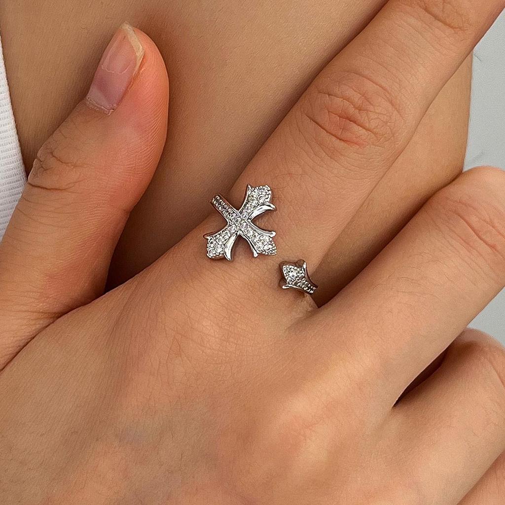 Doppelkreuz Mehrschichtiger Offener Ring: Europäisches & Amerikanisches Nischendesign für Frauen - Luxuriöse High-End-Accessoires