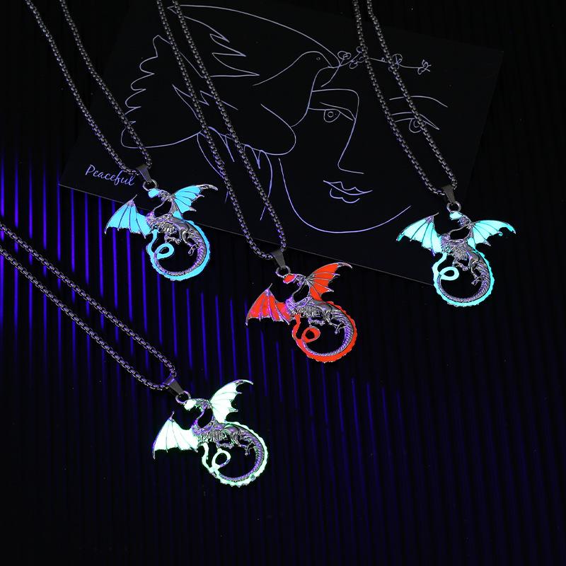 Nuova Catena da Maglione alla Moda con Ciondolo Drago che Brilla al Buio, Retro e Potente Collana Drago di Fiamma Night Glow