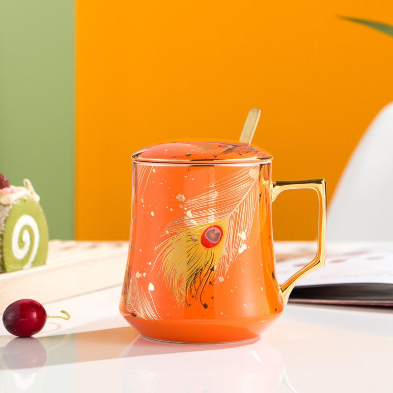 Luxury Peacock Feather Ceramic Mug Spoon With Cover Coffee Cup New Year Mugs Cups and Mugs Drinkware Mug for Tea Original Beer