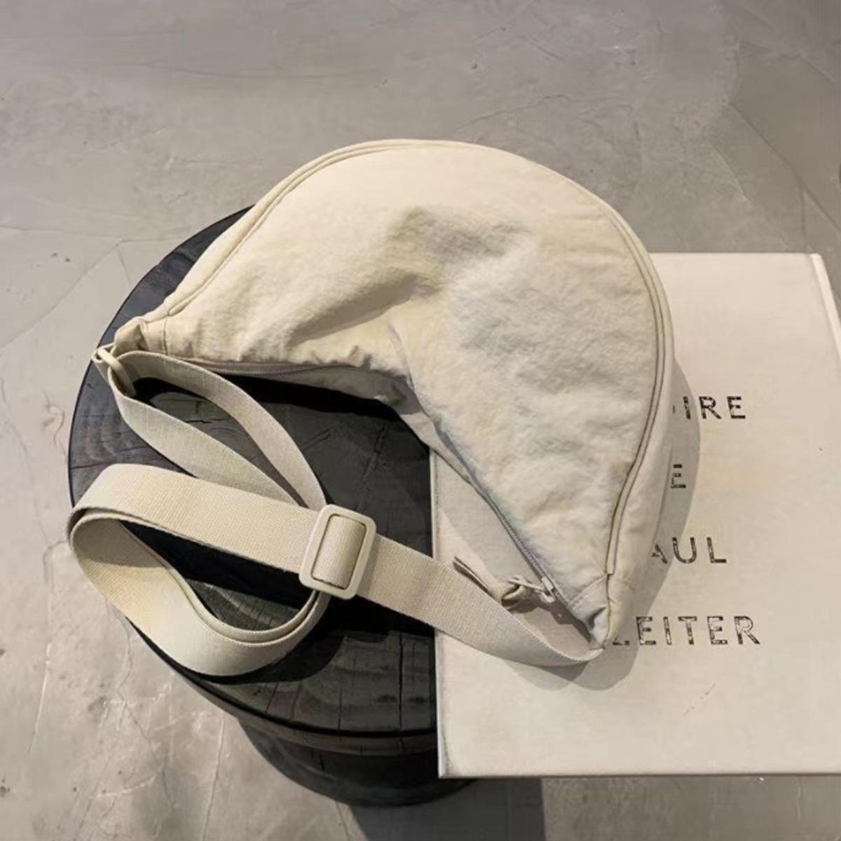 

Crossbody bag design sense niche four seass dumpling bag nyl bag crossbody bag sports shoulder bag crossbody bag бежевий