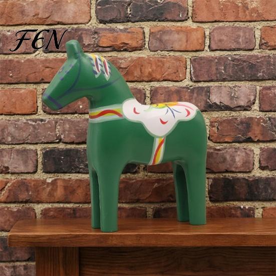 Figurina di Animale in Legno Artigianale Cavallo di Troia Dala Dipinto a Mano, Statua Rustica in Legno Massiccio, Ornamento Decorativo da Tavolo per Casa Fattoria