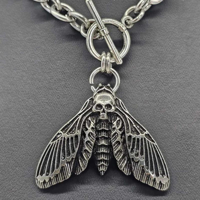 Gothic Death Moth T Shaped Alloy Necklace 44cm Lightweight Chain Jewelry for Unique Gothic and Fashion Accessories