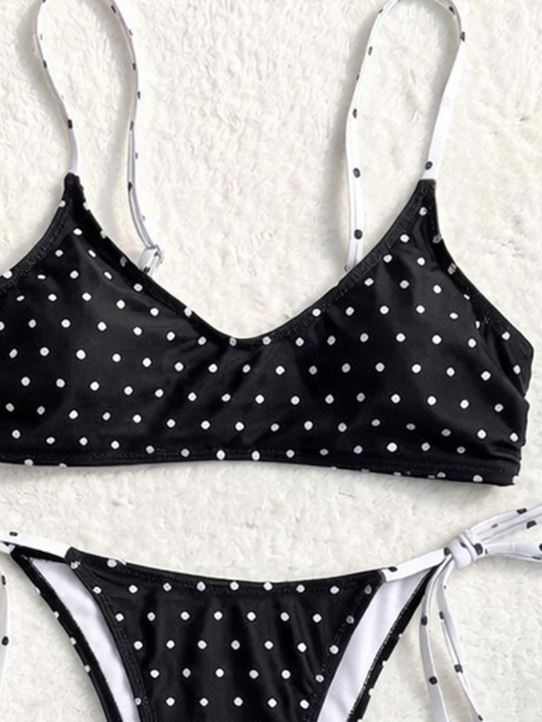 Set Bikini Două Piese cu Imprimeu Buline și Pantaloncini Set Trei Piese Elegant Modest