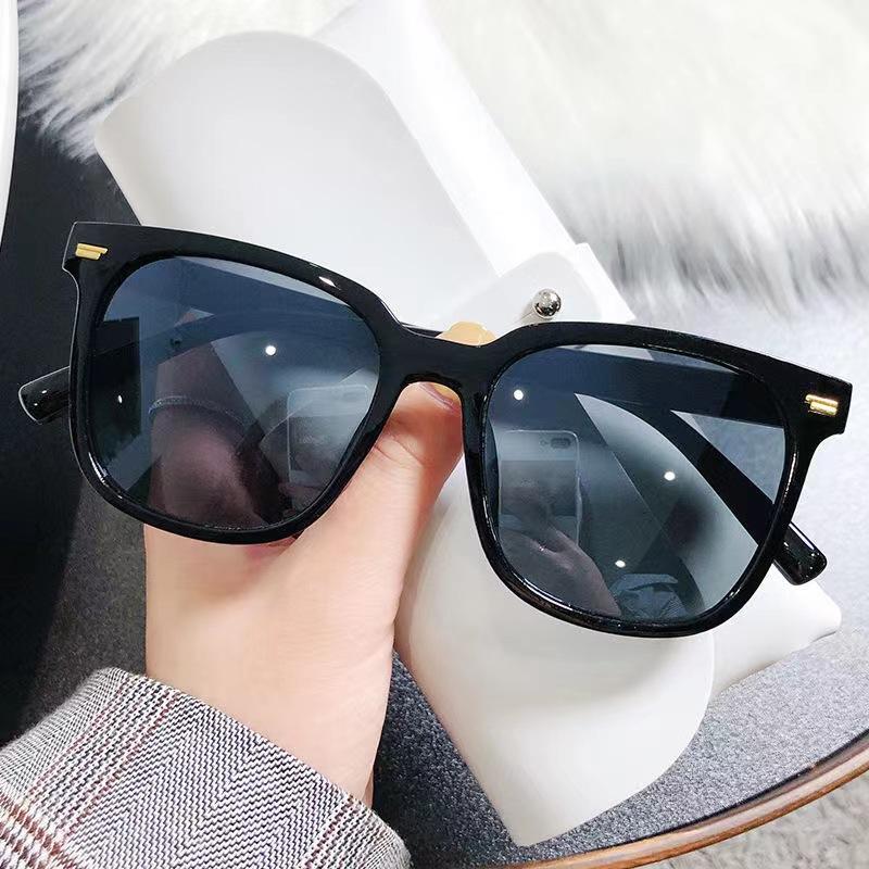 

Сонцезахисні окуляри в ретро прозорій оправі модні тенденції сонцезахисних окулярів у великій оправі 17*6*6cm