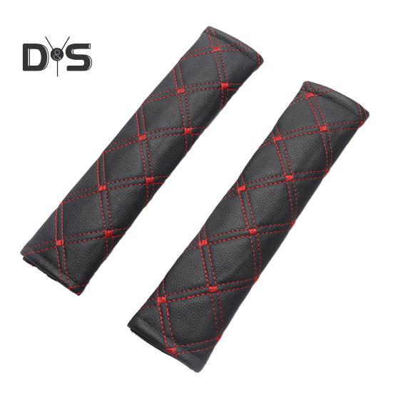 

2 шт., автомобильный ремень безопасности из искусственной кожи, наплечная накладка, крепежная лента, квадратная вышивка, дизайн, защитная крышка для подушки 2pcs красный/чёрный